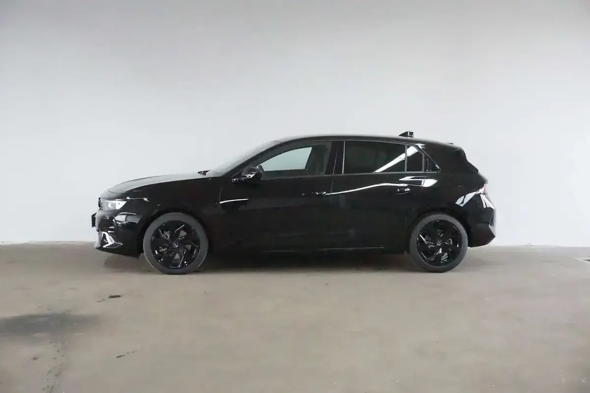 Neu Opel Astra 145 PS (106 kW) 2025 Karbon schwarz (metallic) Limousine