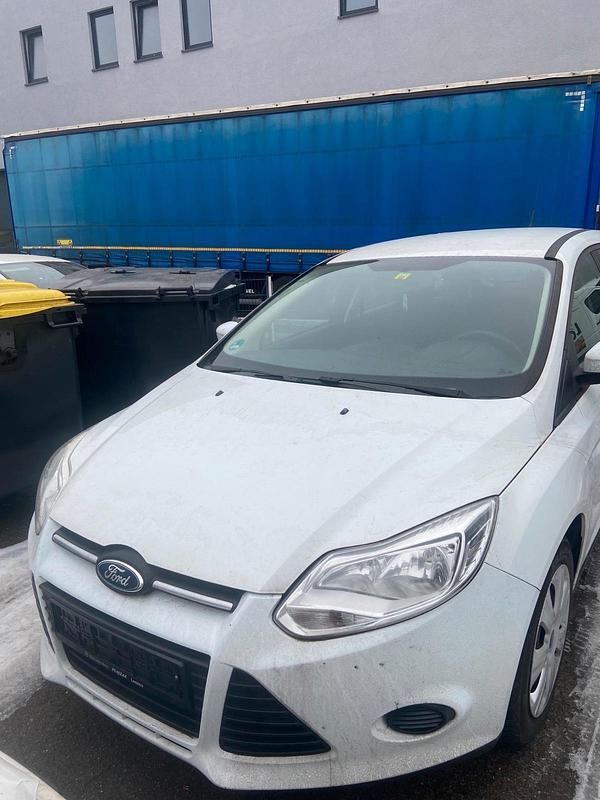 Gebraucht Ford Focus 100 PS (73 kW) 2013 Weiß Kombi