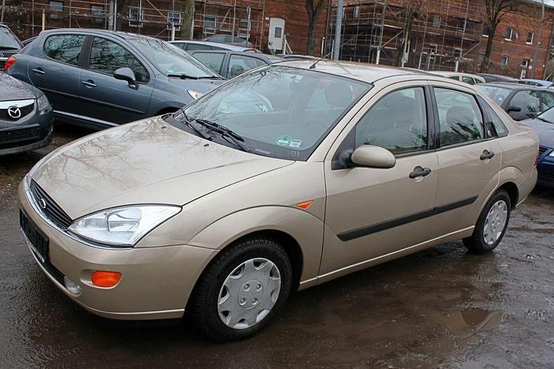Gebraucht Ford Focus Ghia 101 PS (74 kW) 1999 Gold Limousine