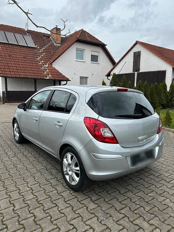 Gebraucht Opel Corsa 100 PS (73 kW) 2010 Silber Kleinwagen