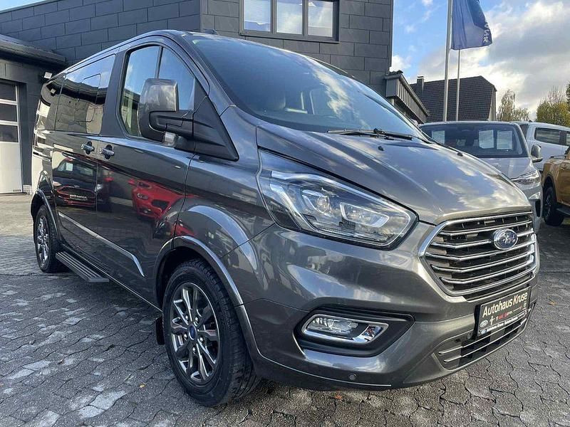 Magneticgrau (metallic) Gebraucht 2022 Ford Tourneo Custom Titanium X Van | 38.490 € (Fairer Preis) - Bild 1/4