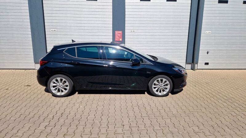 Schwarz Gebraucht 2019 Opel Astra Ultimate Limousine | 16.899 € (Fairer Preis) - Bild 1/4