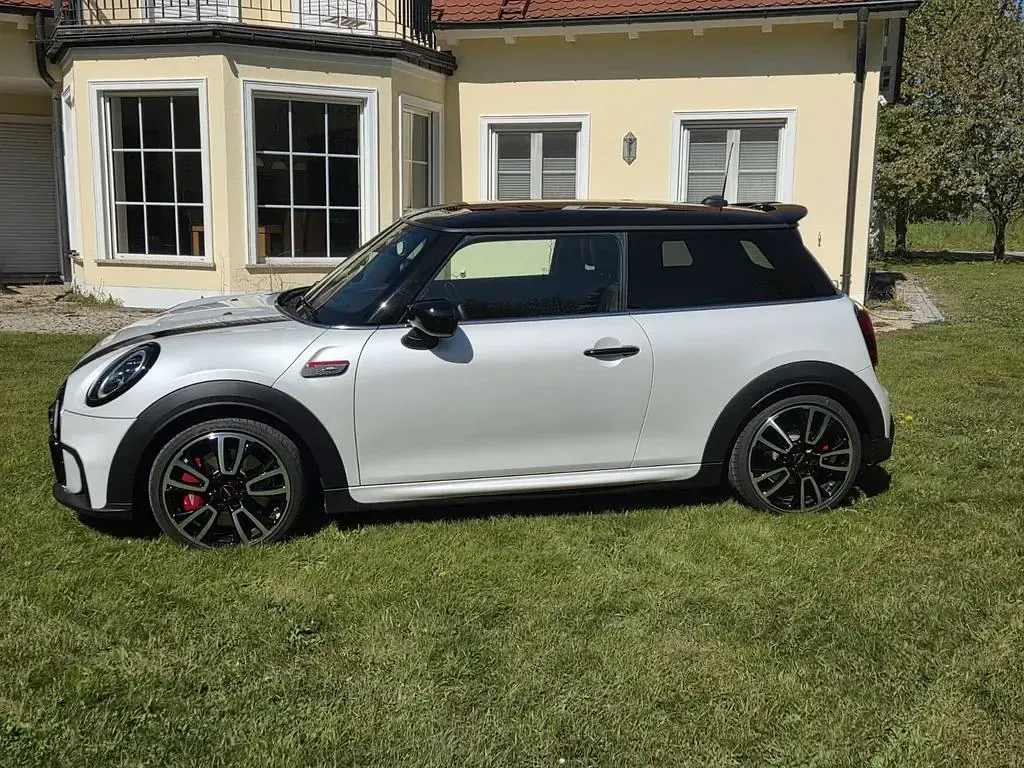 Gebraucht Mini John Cooper Works 231 PS (169 kW) 2023 Weiß Kleinwagen