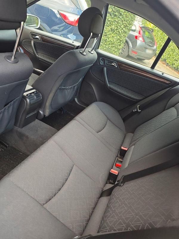 Gebraucht Mercedes C180 Elegance 143 PS (105 kW) 2003 Silber Limousine