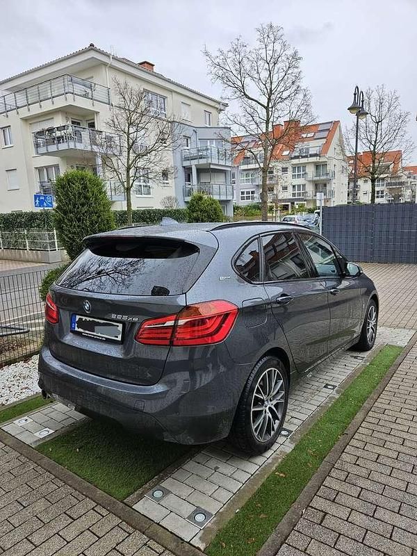 Gebraucht BMW 225 Advantage 224 PS (164 kW) 2018 Grau Kombi