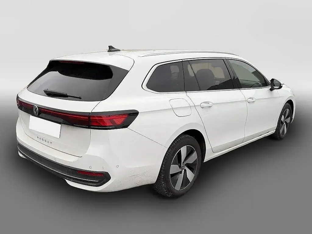 Usata VW Passat 150 CV (110 kW) 2025 Bianco Station wagon