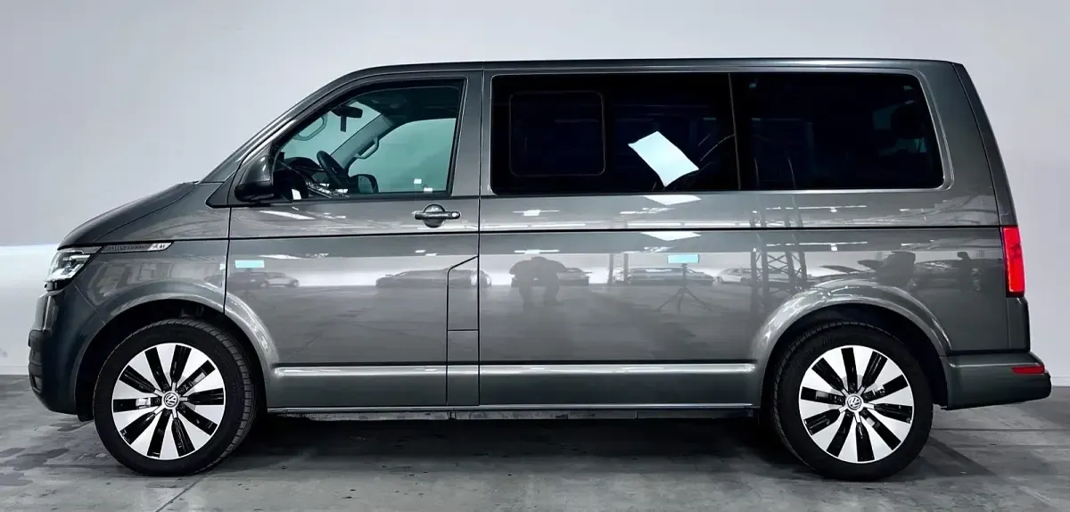 Gebraucht VW Multivan 150 PS (110 kW) 2021 Grau Van / Kleinbus