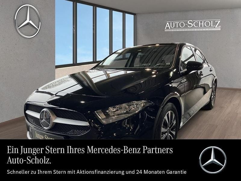 Schwarz Gebraucht 2022 Mercedes A180 Business Limousine | 22.568 € (Guter Preis) - Bild 1/4
