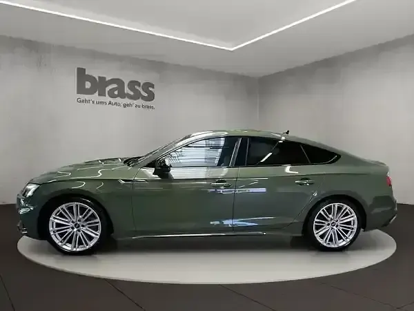 Gebraucht Audi A5 Sportback Ambiente 265 PS (194 kW) 2023 Distriktgrün metallic Kleinwagen