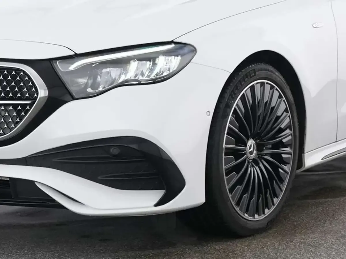 Gebraucht Mercedes E300 AMG 197 PS (144 kW) 2025 Weiß Kombi