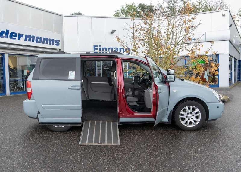 Cocktailrot met. Gebraucht 2009 Kia Carnival EX Van / Kleinbus | 29.500 € - Bild 1/4