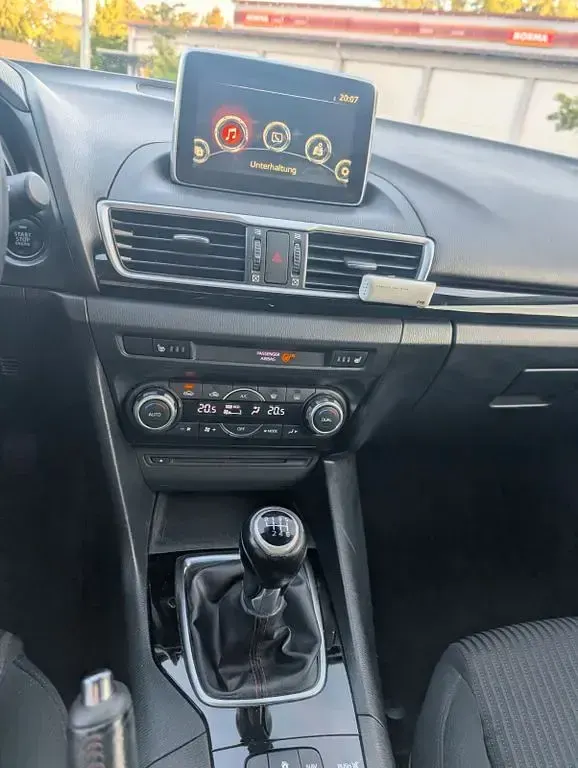 Gebraucht Mazda 3 120 PS (88 kW) 2015 Rot Limousine