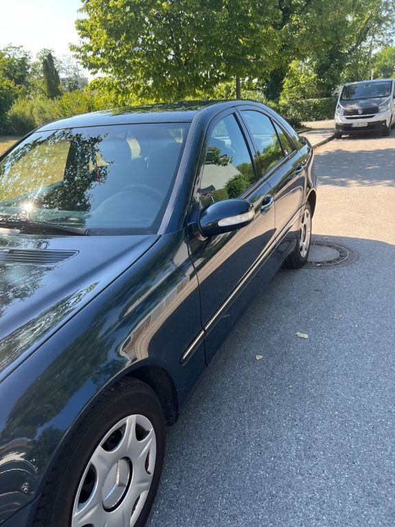 Schwarz Gebraucht 2001 Mercedes C180 Elegance Limousine | 1.050 € (Guter Preis) - Bild 1/4