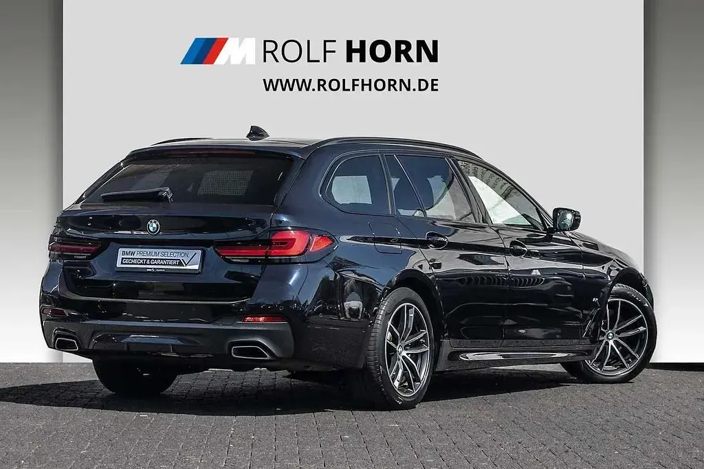 Gebraucht BMW 520 M Sport 190 PS (139 kW) 2023 M carbonschwarz metallic Kombi