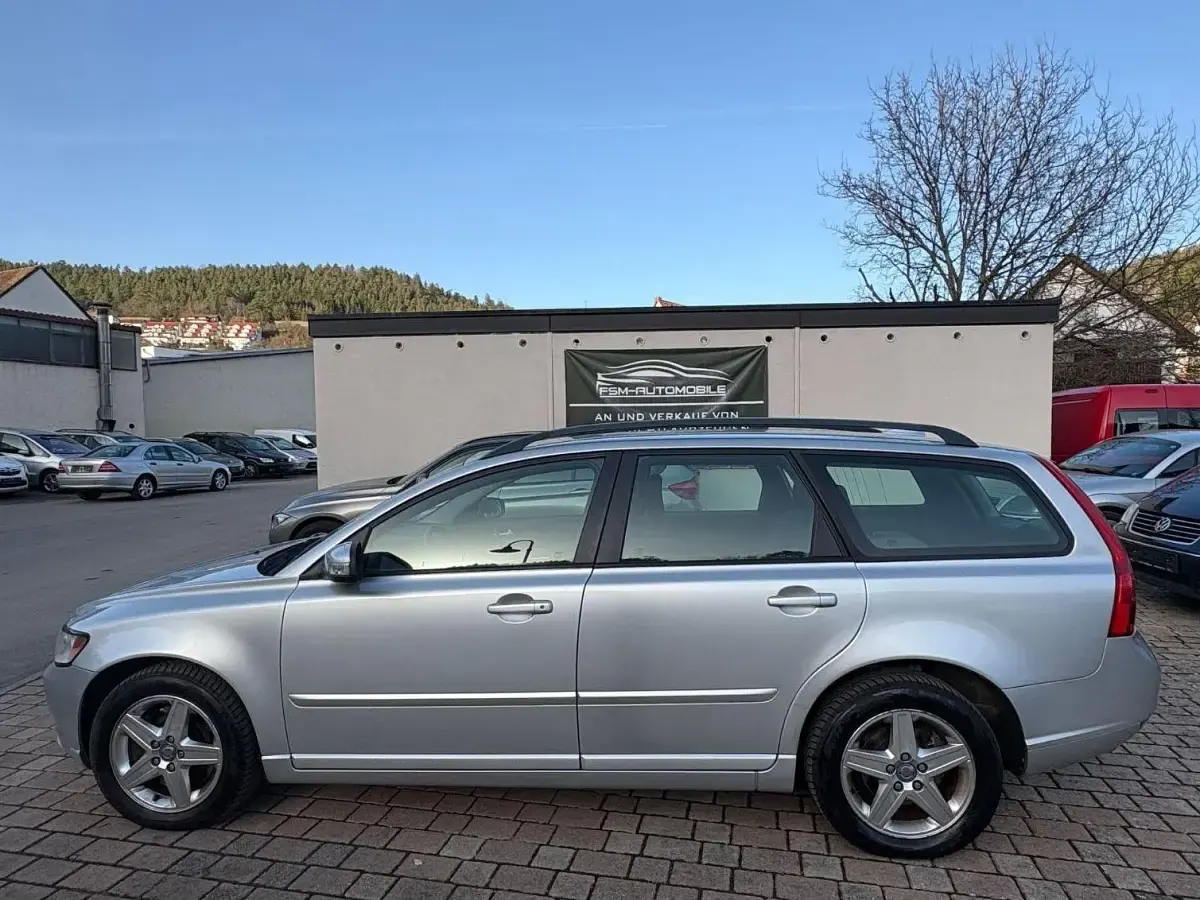 Gebraucht Volvo V50 Momentum 230 PS (169 kW) 2008 Silber Kombi