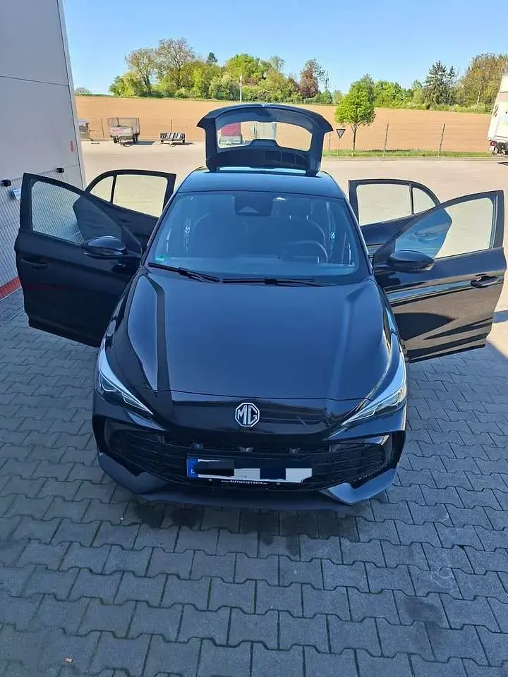Käytetty MG MG3 194 HP (142 kW) 2024 Musta Viistoperä