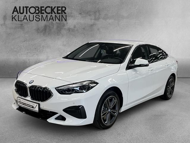 Weiss Gebraucht 2024 BMW 220 Sport Line Coupé | 34.572 € (Fairer Preis) - Bild 1/4