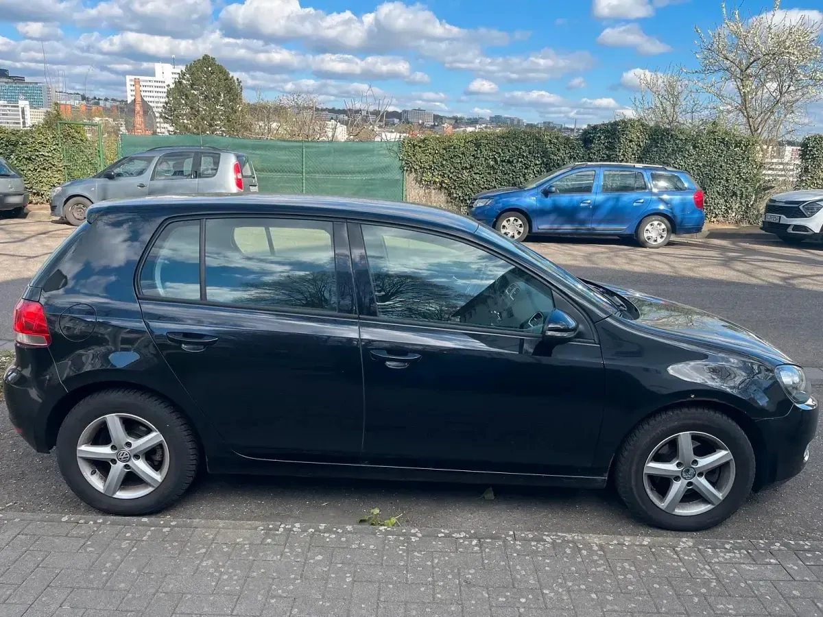 Gebraucht VW Golf VI 104 PS (76 kW) 2010 Schwarz Kleinwagen