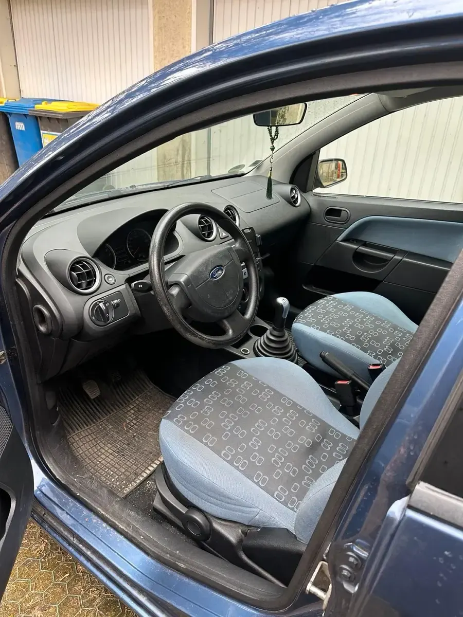 Gebraucht Ford Fiesta 80 PS (58 kW) 2005 Blau Kleinwagen