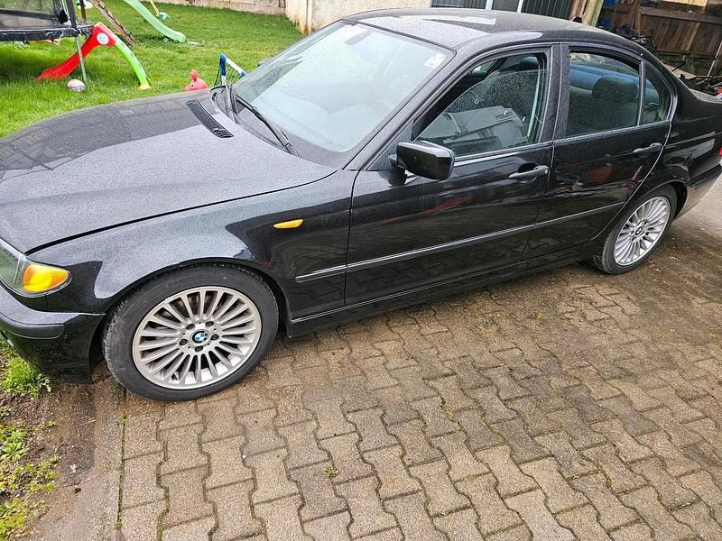 Gebraucht BMW 320 Basis 150 PS (110 kW) 2003 Schwarz Limousine