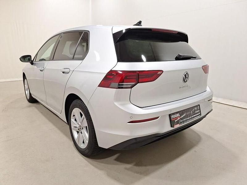 Gebraucht VW Golf VIII Life 150 PS (110 kW) 2023 Reflexsilber metallic Limousine