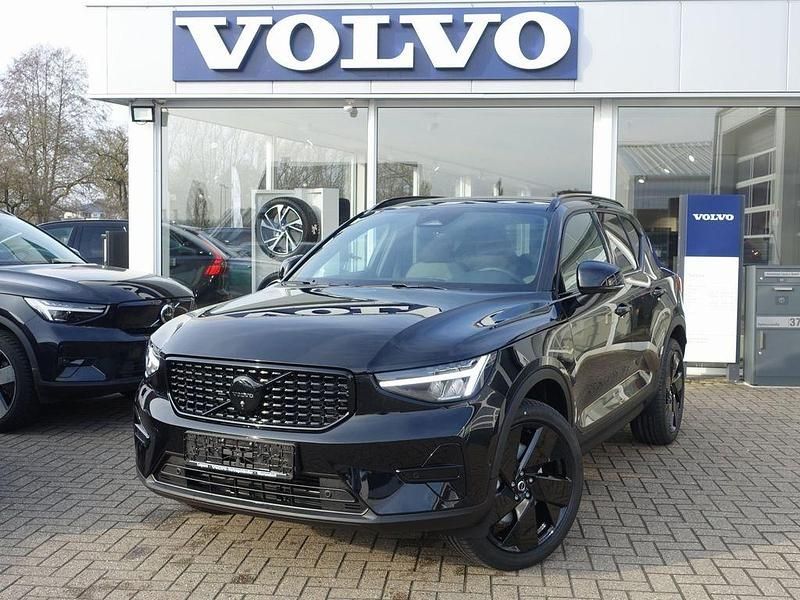 Neu Volvo XC40 Plus 163 PS (119 kW) 2025 Schwarz SUV