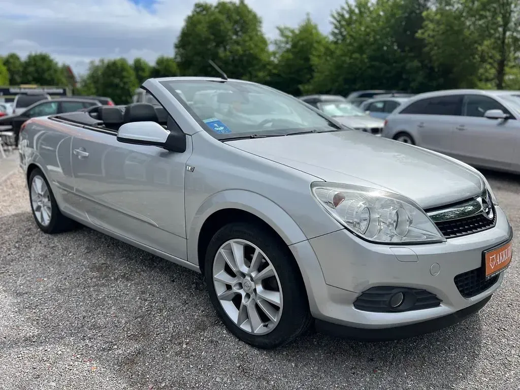 Gebraucht Opel Astra Cosmo 140 PS (102 kW) 2008 Silber Cabrio