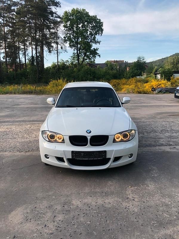 Weiß Gebraucht 2010 BMW 116 M Sport Kleinwagen | 4.500 € (Etwas zu teuer) - Bild 1/4