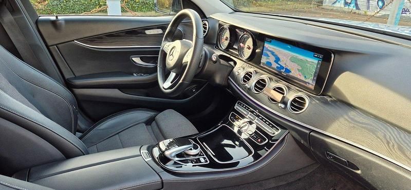 Gebraucht Mercedes E220 Avantgarde 194 PS (142 kW) 2017 Silber Kombi