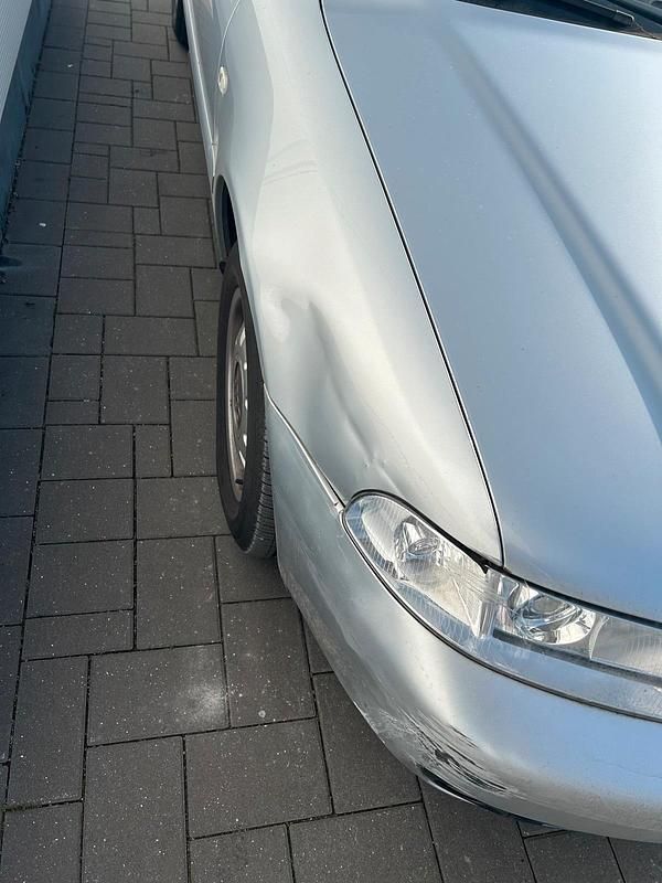 Gebraucht Audi A4 101 PS (74 kW) 2000 Silber Limousine