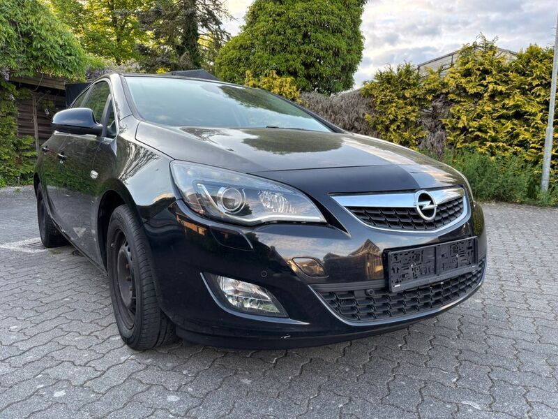 Schwarz Gebraucht 2010 Opel Astra Limousine | 2.900 € (Fairer Preis) - Bild 1/4
