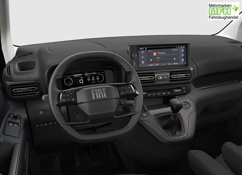 Neu Fiat Doblò 101 PS (74 kW) 2025 Cinema schwarz metallic Van / Kleinbus