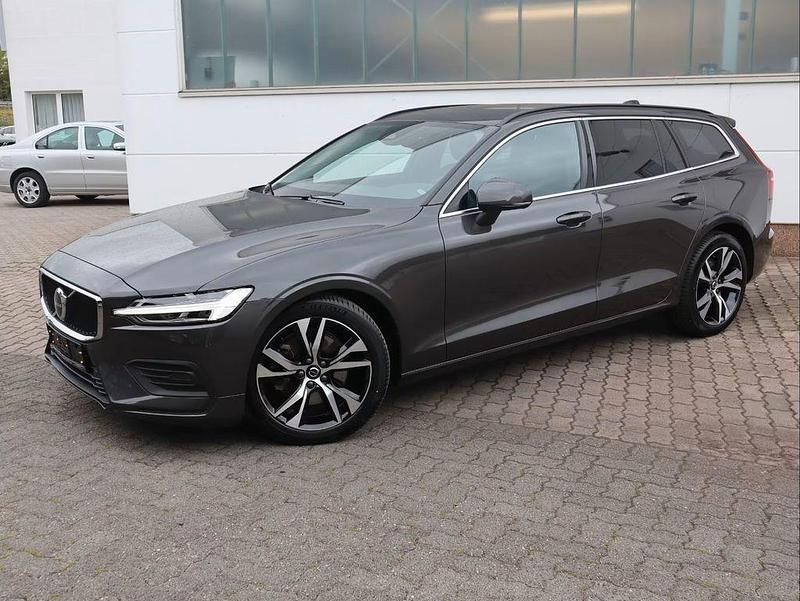 Gebraucht Volvo V60 Core 163 PS (119 kW) 2024 Grau Kombi