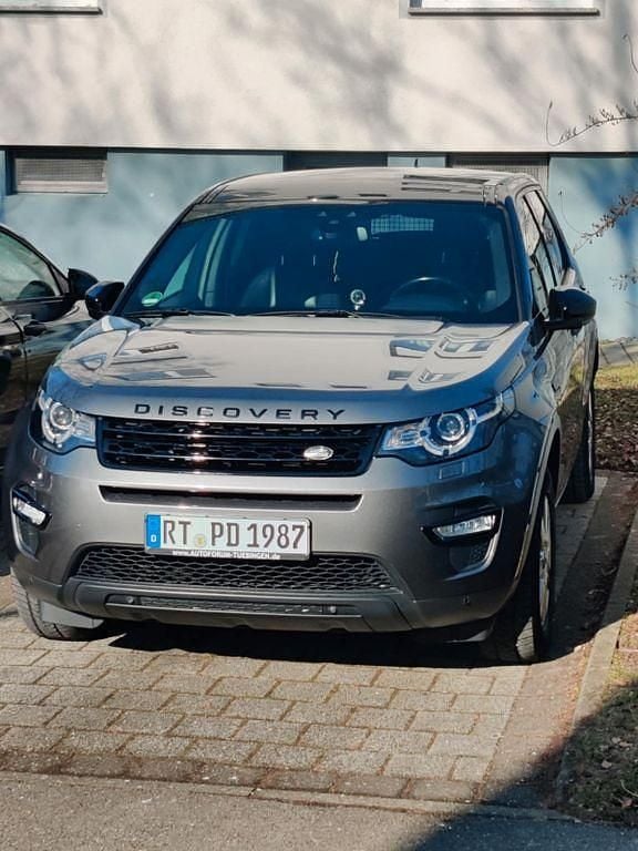 Grau Gebraucht 2016 Land Rover Discovery Sport SE SUV | 12.500 € (Etwas zu teuer) - Bild 1/4