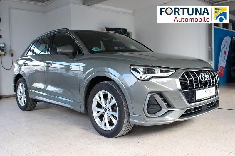Chronosgrau metallic Gebraucht 2022 Audi Q3 S-Line SUV | 31.480 € (Guter Preis) - Bild 1/4