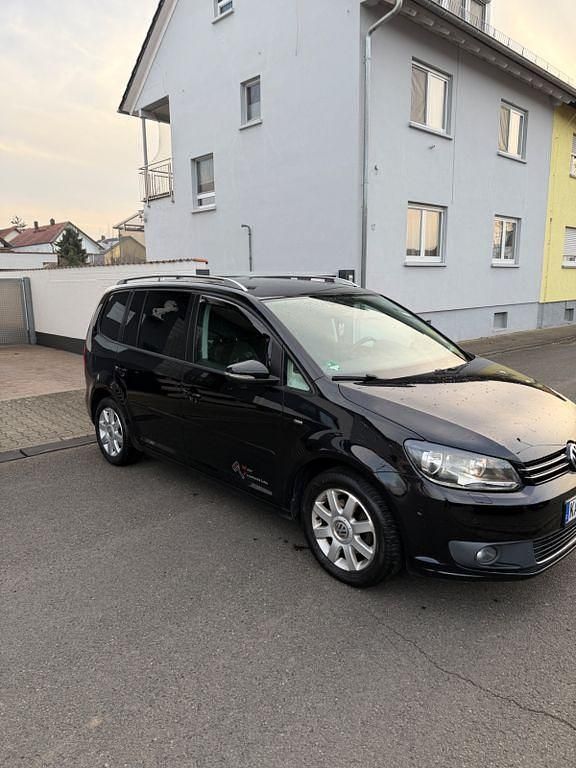 Gebraucht VW Touran Cup 105 PS (77 kW) 2014 Schwarz Van / Kleinbus