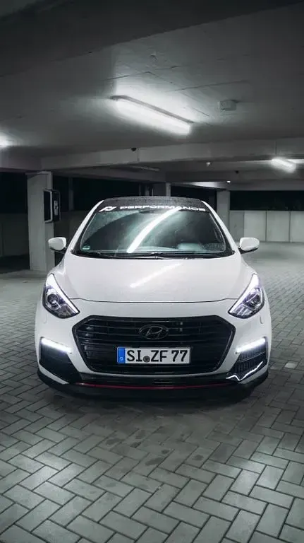 Gebraucht Hyundai i30 Turbo 186 PS (136 kW) 2016 Weiß Limousine