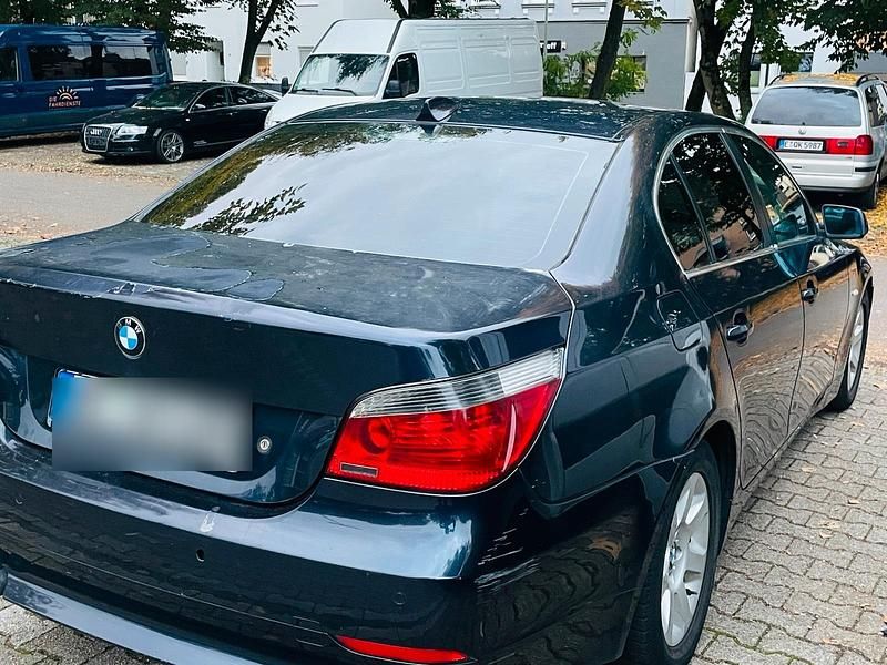 Blau Gebraucht 2006 BMW 525 Limousine | 2.550 € (Superpreis) - Bild 1/4