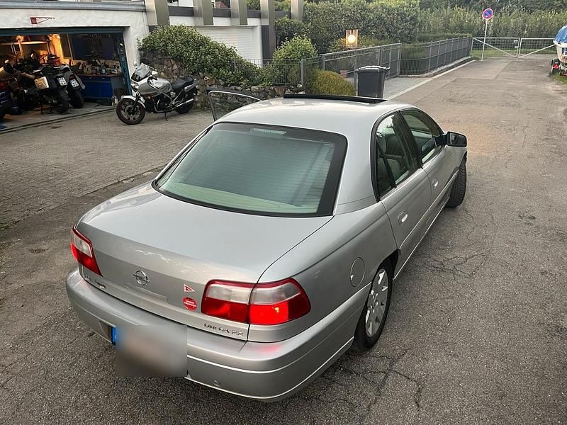 Silber Gebraucht 2002 Opel Omega Limousine | 550 € (Superpreis) - Bild 1/4
