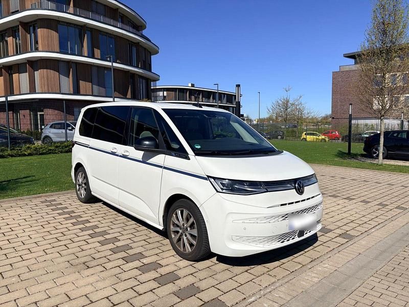 Gebraucht VW Multivan Style 204 PS (150 kW) 2023 Weiß Van