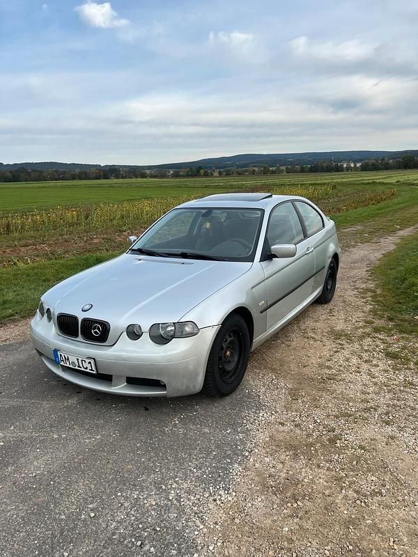 Silber Gebraucht 2004 BMW 318 Compact M Sport Kleinwagen | 2.800 € (Fairer Preis) - Bild 1/4