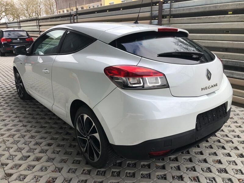 Gebraucht Renault Mégane III Bose Edition 131 PS (96 kW) 2015 Weiß Coupé