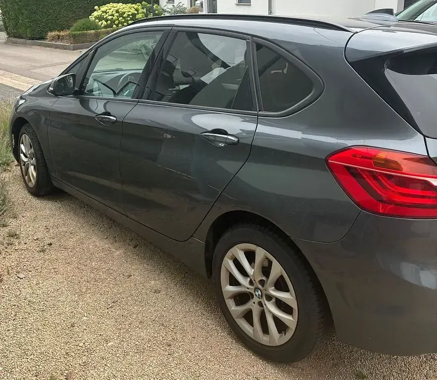 Gebraucht BMW 220 Sport Line 190 PS (139 kW) 2019 Grau Kombi