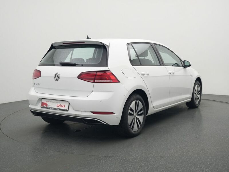 Gebraucht VW e-Golf 100 kW (136 PS) 2018 Pure white Kleinwagen
