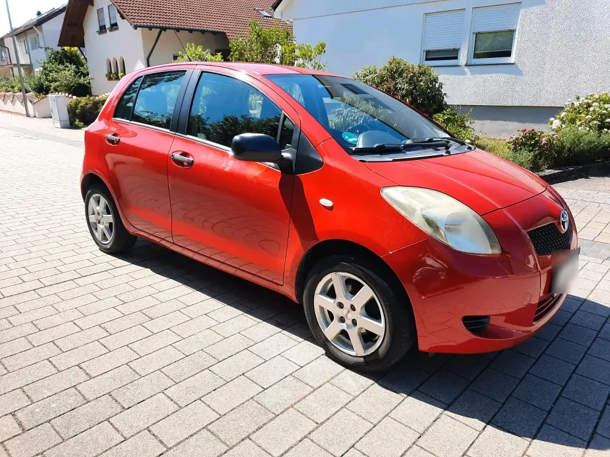 Gebraucht Toyota Yaris 69 PS (50 kW) 2007 Rot Kleinwagen