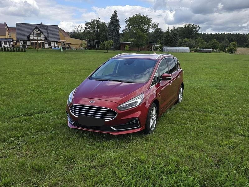 Rot Gebraucht 2020 Ford S-MAX Titanium Van / Kleinbus | 23.999 € (Superpreis) - Bild 1/4