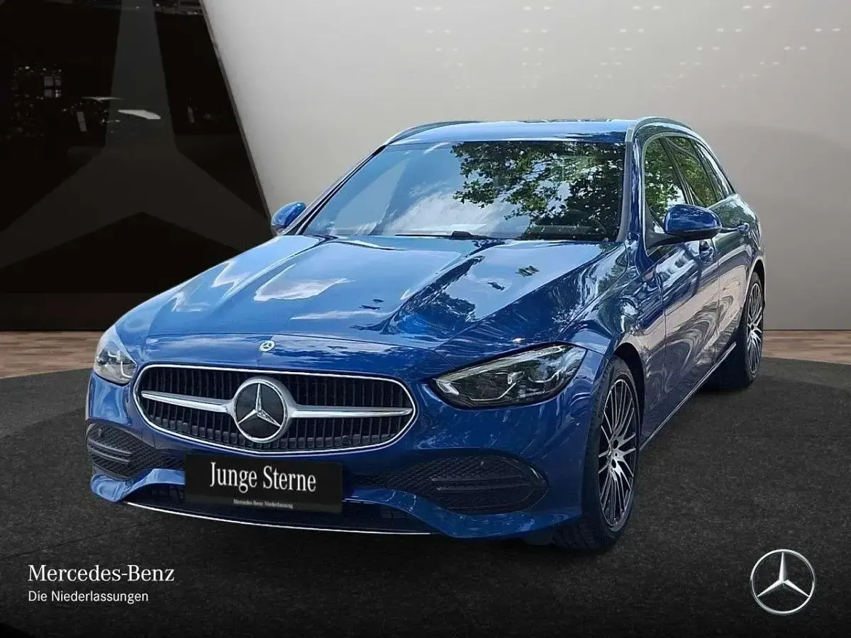 Gebraucht Mercedes C220 Avantgarde 200 PS (147 kW) 2025 Blau Limousine