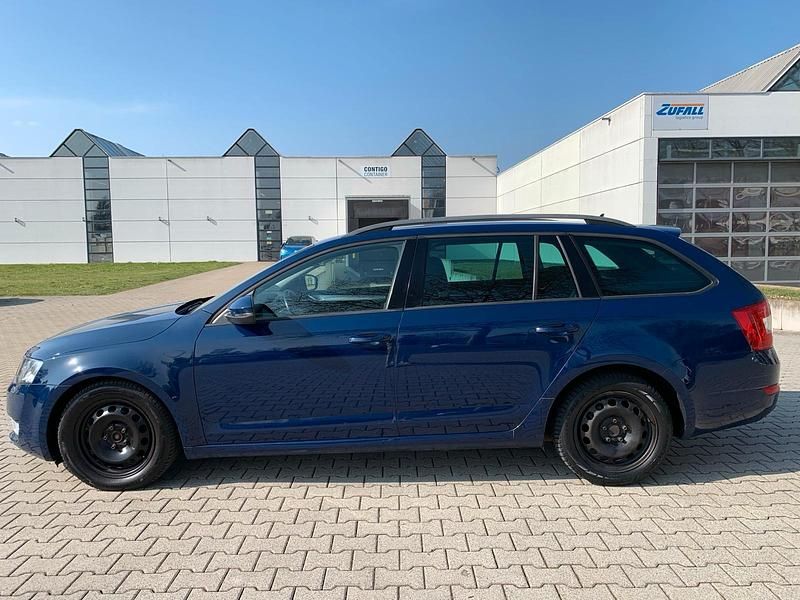 Gebraucht Skoda Octavia 150 PS (110 kW) 2015 Blau Kleinwagen