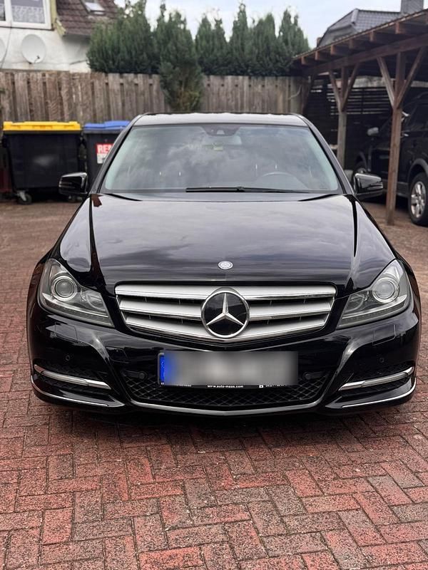 Schwarz Gebraucht 2011 Mercedes C220 Limousine | 10.100 € (Fairer Preis) - Bild 1/4