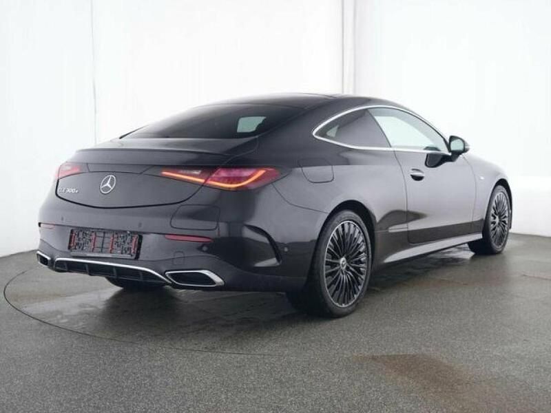 Gebraucht Mercedes E300 204 PS (150 kW) 2025 Lack obsidianschwarz (metallic) Coupé